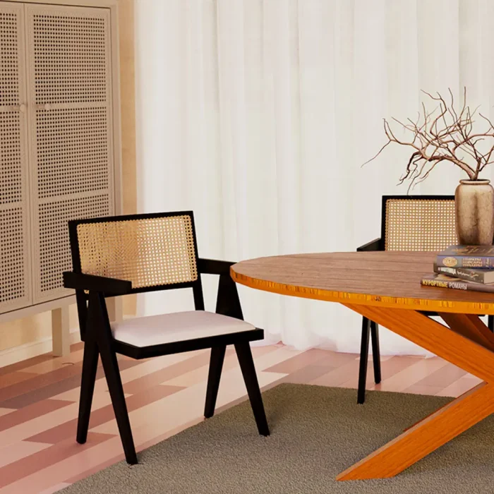 silla de madera maciza y ratán Greta en comedor de Ardonza